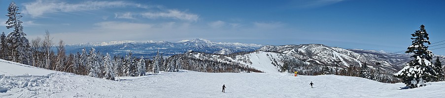 Yamanoeki skiing
View from the top of Shiga Kōgen Terakoya
Photo: Adrian
2024-03-11 12.51.42; '2024 Mar 11 12:51'
Original size: 19,738 x 4,374; 12,616 kB; stitch
2024-03-11 12.51.42 S20+ Adrian - view from the top of Shiga Kōgen Terakoya_stitch.jpg