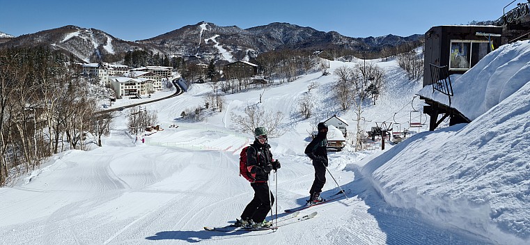 Adrian and Kevin at the top of Maruike 2nd Pair Lift
Photo: Simon
2024-03-11 10.03.09; '2024 Mar 11 14:03'
Original size: 10,567 x 4,887; 9,578 kB; stitch