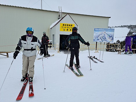 Jim, Adrian, and Kevin at the Okushiga Gobdola top station
Photo: Simon
2024-03-12 10.38.18; '2024 Mar 12 14:38'
Original size: 9,248 x 6,936; 10,581 kB