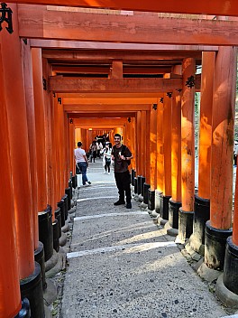 Adrian in the start of the Torii gates walk
Photographer;&nbsp;Simon
2024-03-16&nbsp;16.00.16;&nbsp;Metadata time: '2024 Mar 16 20:00'
Original size:&nbsp;6,928 x 9,248; 12,886 kB
Filename: 2024-03-16 16.00.16 S20+ Simon - Adrian in the start of the Torii gates walk.jpeg
