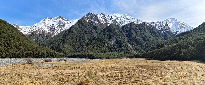 First view of Huxley Forks Hut
Photographer;&nbsp;Simon
2024-09-29&nbsp;14.57.37;&nbsp;Metadata time: '2024 Sept 29 14:57'
Original size:&nbsp;16,425 x 6,844; 44,585 kB;&nbsp;stitch
Filename: 2024-09-29 14.57.37 S20+ Simon - first view of Huxley Forks Hut_stitch.jpg