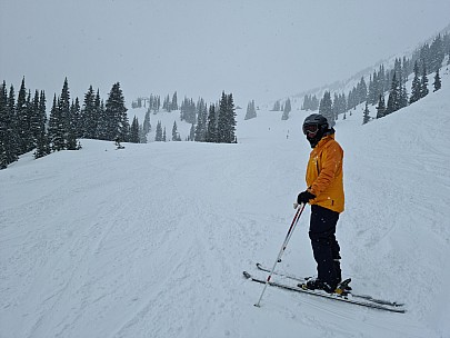 2025-02-25 10.17.32 S20+ Simon - Snowing with Nick on Downhill below Campbell Basin lodge.jpeg: 9248x6936, 10464k (2025 Mar 10 17:19)