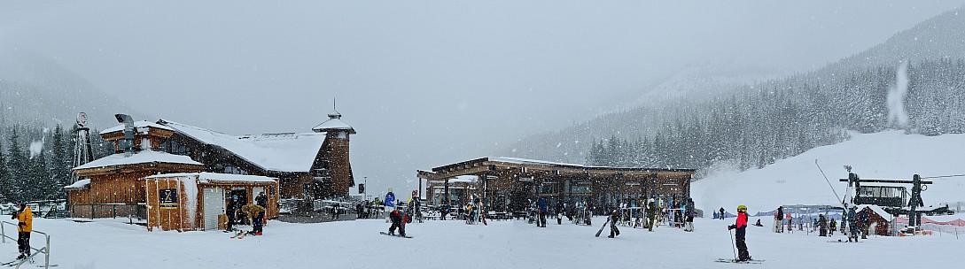 2025-02-25 10.48.56 S20+ Simon - Nick at Crystal Mountain Base_stitch.jpg: 18649x5207, 12784k (2025 Apr 14 15:33)