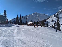 At Campbell Basin Lodge
Photographer;&nbsp;Nick
2025-02-26&nbsp;09.44.12;&nbsp;Metadata time: '2025 Feb 26 09:44'
Original size:&nbsp;4,608 x 3,456; 7,692 kB
Filename: 2025-02-26 09.44.12 Nick - at Campbell Basin Lodge.jpeg