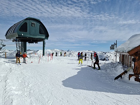 Top of Northway Chair
Photographer;&nbsp;Simon
2025-02-26&nbsp;11.30.33;&nbsp;Metadata time: '2025 Feb 26 11:30'
Original size:&nbsp;9,248 x 6,936; 14,461 kB
Filename: 2025-02-26 11.30.33 S20+ Simon - Top of Northway Chair.jpeg