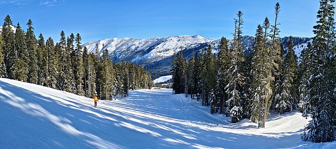 2025-02-26 09.52.49 S20+ Simon - Nick at the top of Snow Garden looking down Queens_stitch.jpg: 15078x6696, 15304k (2025 Apr 17 13:53)