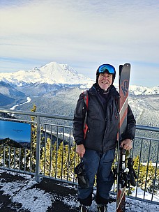 2025-02-26 10.16.26 S20+ Simon - At the top of Mt Ranier Gondola.jpeg: 6928x9248, 15077k (2025 Apr 19 14:30)
