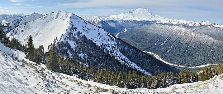 2025-02-26 10.20.56 S20+ Simon - view from Crystal Mountain North with Mt St Helens Mt Ranier White River_stitch.jpg: 16522x7018, 18501k (2025 Apr 19 14:53)