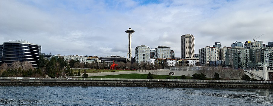 Olympic Sculpture park and Space Needle from the water
Photographer;&nbsp;Simon
2025-03-03&nbsp;10.55.46;&nbsp;Metadata time: '2025 Mar 03 10:55'
Original size:&nbsp;9,248 x 3,598; 9,340 kB;&nbsp;cr
Filename: 2025-03-03 10.55.46 S20+ Simon - Olympic Sculpture park and Space Needle from the water_cr.jpg