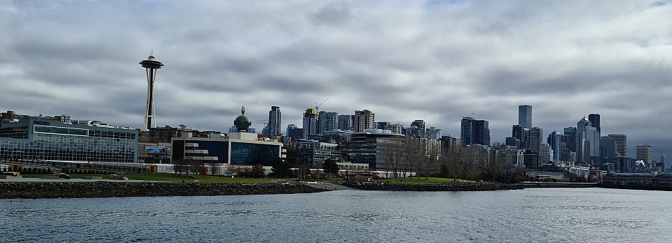 Olympic Sculpture park, Space Needle, and Seattle from the water
Photographer;&nbsp;Simon
2025-03-03&nbsp;10.58.15;&nbsp;Metadata time: '2025 Mar 03 10:58'
Original size:&nbsp;8,260 x 2,994; 6,108 kB;&nbsp;cr
Filename: 2025-03-03 10.58.15 S20+ Simon - Olympic Sculpture park, Space Needle, and Seattle from the water_cr.jpg