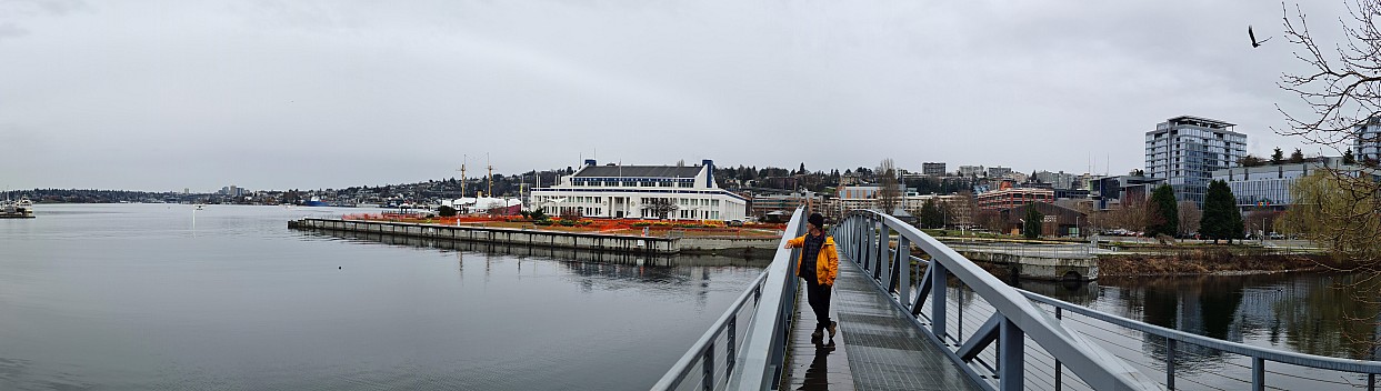 Nick on Lake Union Park bridge
Photographer;&nbsp;Simon
2025-03-04&nbsp;11.36.57;&nbsp;Metadata time: '2025 Mar 04 11:36'
Original size:&nbsp;20,881 x 5,911; 9,767 kB;&nbsp;stitch
Filename: 2025-03-04 11.36.57 S20+ Simon - Nick on Lake Union Park bridge_stitch.jpg