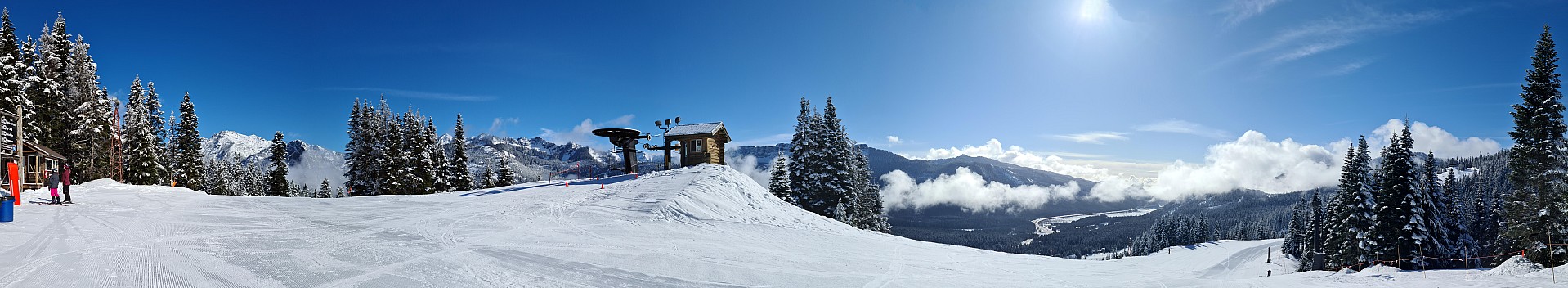 At the top of Triple  60
Photographer;&nbsp;Simon
2025-03-05&nbsp;09.38.00;&nbsp;Metadata time: '2025 Mar 05 09:38'
Original size:&nbsp;31,074 x 5,702; 18,697 kB;&nbsp;stitch
Filename: 2025-03-05 09.38.00 S20+ Simon - at the top of Triple 60_stitch.jpg