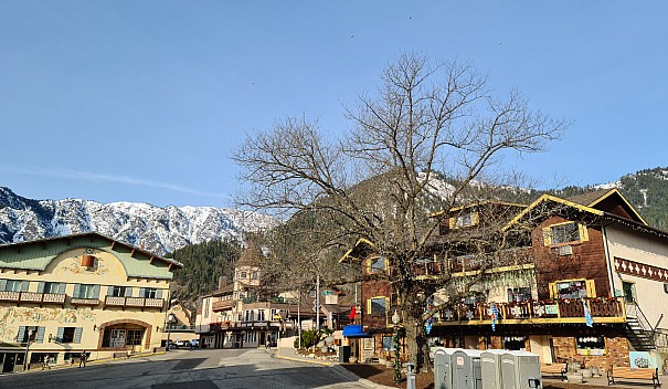 Front St, Leavenworth
Photographer;&nbsp;Simon
2025-03-10&nbsp;09.21.49;&nbsp;Metadata time: '2025 Mar 10 09:21'
Original size:&nbsp;9,248 x 5,384; 15,120 kB;&nbsp;cr
Filename: 2025-03-10 09.21.49 S20+ Simon - Front St, Leavenworth_cr.jpg
