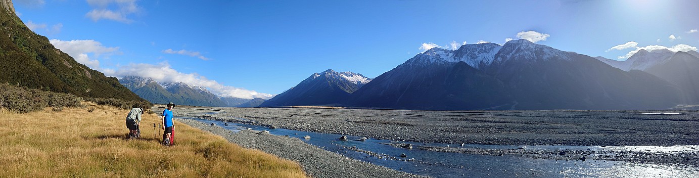 Rest stop beside te Waitāwhiri
Photographer;&nbsp;Simon
2026-03-03&nbsp;09.16.48547;&nbsp;Metadata time: '2026 Mar 03 09:16'
Original size:&nbsp;7,408 x 1,886; 2,480 kB;&nbsp;stitch
Filename: 2026-03-03 09.16.48547 Xpr1VII Simon - rest stop beside te Waitāwhiri_stitch.jpg