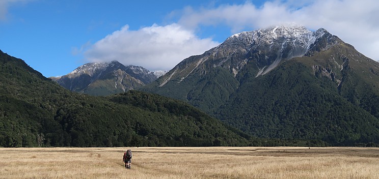 Simon and Bruace moving across Kiwi Flat
Photographer;&nbsp;Brian
2026-03-03&nbsp;10.49.22;&nbsp;Metadata time: '2026 Mar 03 10:49'
Original size:&nbsp;5,472 x 2,588; 5,459 kB;&nbsp;cr
Filename: 2026-03-03 10.49.22 CPSG7MII IMG_1770 Brian - Simon and Bruace moving across Kiwi Flat_cr.jpg