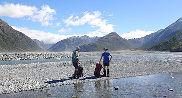 A quick stop in the Waitāwhiri above Bristed Stream
Photographer;&nbsp;Simon
2026-03-06&nbsp;12.03.45740;&nbsp;Metadata time: '2026 Mar 06 12:03'
Original size:&nbsp;8,000 x 4,310; 9,214 kB;&nbsp;cr
Filename: 2026-03-06 12.03.45740 Xpr1VII Simon - a quick stop in the Waitāwhiri above Bristed Stream_cr.jpg