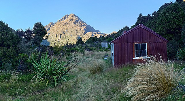 Urquhart's hut at dawn stitch str
Photographer;&nbsp;Simon
2026-03-06&nbsp;08.24.28071;&nbsp;Metadata time: '2026 Mar 06 08:24'
Original size:&nbsp;8,530 x 4,677; 11,126 kB;&nbsp;{i:2;}
Filename: 2026-03-06 08.24.28071 Xpr1VII Simon - Urquhart's hut at dawn_stitch_str.jpg