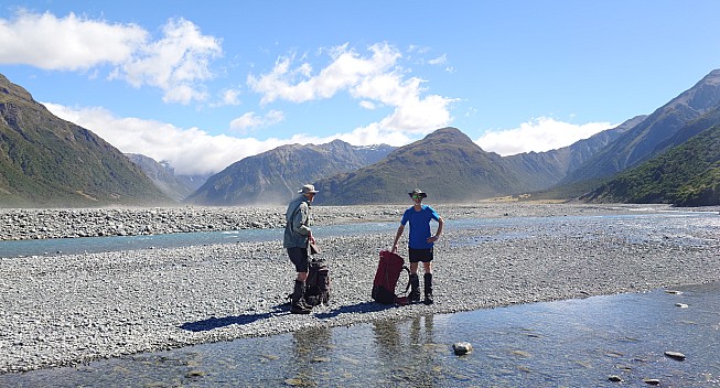 A quick stop in the Waitāwhiri above Bristed Stream
Photographer;&nbsp;Simon
2026-03-06&nbsp;12.03.45740;&nbsp;Metadata time: '2026 Mar 06 12:03'
Original size:&nbsp;8,000 x 4,310; 9,214 kB;&nbsp;cr
Filename: 2026-03-06 12.03.45740 Xpr1VII Simon - a quick stop in the Waitāwhiri above Bristed Stream_cr.jpg