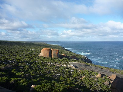 2014-07-10 15.08.18 P1000755 Simon - view west from Remarkable Rocks.jpeg: 4000x3000, 6027k (2014 Aug 09 16:45)