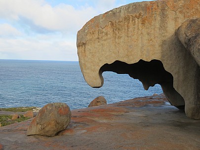 2014-07-10 15.12.52 IMG_2776 Anne - Remarkable rocks overhaning formation.jpeg: 4608x3456, 5771k (2014 Aug 09 16:45)