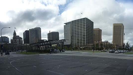 2014-07-11 12.35.00 Panorama Simon - Victoria Square_stitch.jpg: 5103x2899, 1300k (2014 Aug 09 16:48)