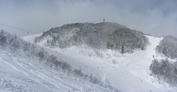 2015-02-10 12.15.00 Panorama Simon - view to top from Hikage lift_stitch.jpg: 5479x2854, 2531k (2015 Aug 13 22:57)