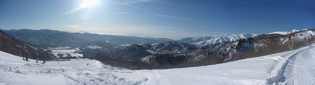 2015-02-16 08.52.00 Panorama Simon - top Course through Forest_stitch.jpg: 10767x2924, 5016k (2015 Apr 19 14:47)