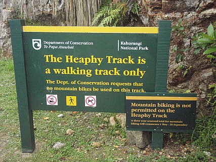 Heaphy Track sign
Photographer;&nbsp;Adrian
2011-01-23&nbsp;07.53.58;&nbsp;Metadata time: '2011 Jan 23 06:53'
Original size:&nbsp;3,072 x 2,304; 3,186 kB
Filename: 2011-01-23 07.53.58 P1230113 Adrian Heaphy Track sign.jpeg