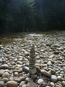 2011-01-29 10.08.23 P1020134 Simon Cairn by Gunner River.jpeg: 3000x4000, 6048k (2011 Jan 30 20:15)