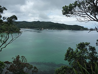 Across to Tryphena Wharf
Photo:&nbsp;Simon
2012-12-28&nbsp;12.14.14;&nbsp;'2012 Dec 28 12:14'
Original size:&nbsp;4,000 x 3,000; 6,220 kB
2012-12-28 12.14.14 P1040452 Simon - across to Tryphena Wharf.jpeg