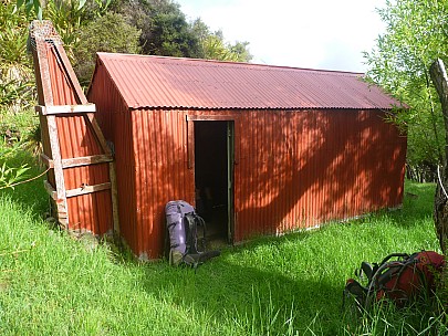 2013-11-19 08.34.03 P1050443 Simon - Tent Poles Hut.jpeg: 4000x3000, 7115k (2013 Nov 19 08:34)