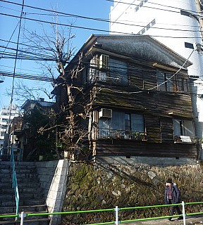 Old House
Photographer;&nbsp;Simon
2015-02-19&nbsp;09.00.24;&nbsp;Metadata time: '2015 Feb 19 09:00'
Original size:&nbsp;3,000 x 3,338; 4,244 kB;&nbsp;cr
Filename: 2015-02-19 09.00.24 P1010718 Simon - old house_cr.jpeg