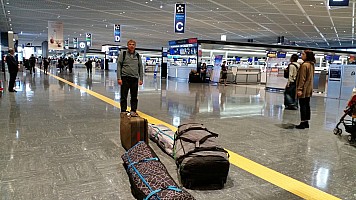 Narita - and not a lot of energy left
Photographer;&nbsp;Jim
2015-02-20&nbsp;16.13.59;&nbsp;Metadata time: '2015 Feb 20 16:13'
Original size:&nbsp;5,312 x 2,988; 4,544 kB
Filename: 2015-02-20 16.13.59 Jim - Narita - and not a lot of energy left.jpeg