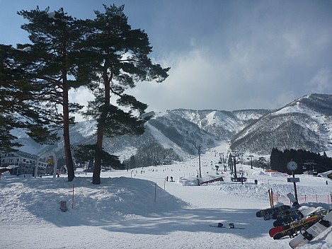 Toomi Zone from Escal Plaza
Photographer;&nbsp;Simon
2015-02-11&nbsp;13.15.48;&nbsp;Metadata time: '2015 Feb 11 17:15'
Original size:&nbsp;4,000 x 3,000; 5,747 kB
Filename: 2015-02-11 13.15.48 P1010435 Simon - Toomi Zone from Escal Plaza.jpeg