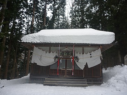 2015-02-13 11.57.56 P1010511 Simon - Shinto temple at start of track.jpeg: 4000x3000, 5950k (2015 Jun 07 14:14)