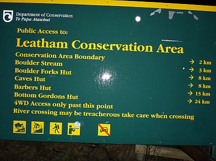 Leatham Conservation Area sign
Photographer;&nbsp;Simon
2015-10-01&nbsp;20.13.39;&nbsp;Metadata time: '2015 Oct 01 20:13'
Original size:&nbsp;4,608 x 3,456; 6,162 kB
Filename: 2015-10-01 20.13.39 P1000173 Simon - Leatham Conservation Area sign.jpeg
