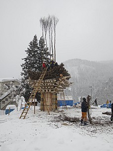 2017-01-15 11.53.52 IMG_8573 Anne - building the tower.jpeg: 3456x4608, 5191k (2017 Jan 26 18:35)