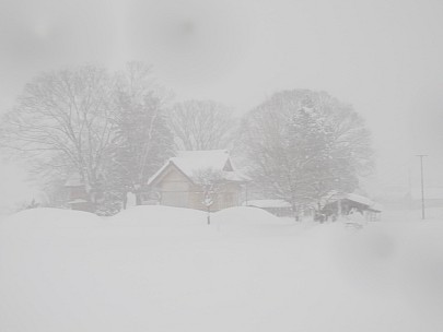 2017-01-15 14 Jigokudani 13.27.49 IMG_8586 Anne - view from bus, house.jpeg: 4608x3456, 3576k (2017 Jan 26 18:35)