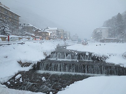 2017-01-15 14 Jigokudani 16.53.19 IMG_8610 Anne - Shuba village.jpeg: 4608x3456, 5699k (2017 Jan 26 18:35)