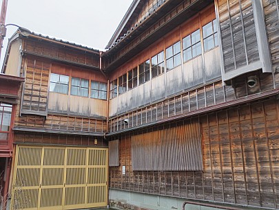 2017-01-17 15.30.24 IMG_8735 Anne - old geisha street.jpeg: 4608x3456, 5993k (2017 Jan 26 18:35)