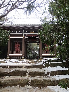 Nioumon gate looking back
Photographer;&nbsp;Anne
2017-01-21&nbsp;14.44.07;&nbsp;Metadata time: '2017 Jan 21 14:44'
Original size:&nbsp;3,456 x 4,608; 6,121 kB
Filename: 2017-01-21 14.44.07 IMG_9116 Anne - Nioumon gate looking back.jpeg