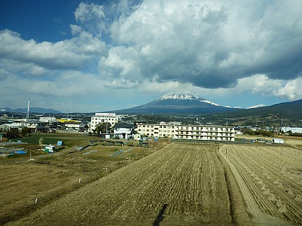 Mt Fuji from train
Photographer;&nbsp;Simon
2017-01-23&nbsp;12.21.57;&nbsp;Metadata time: '2017 Jan 23 12:21'
Original size:&nbsp;4,608 x 3,456; 5,752 kB
Filename: 2017-01-23 12.21.57 P1010718 Simon - Mt Fuji from train.jpeg
