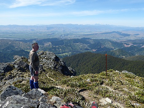 2017-12-03 08.59.12 P1010054 Brian - Simon and Wairau view from Mt Riley.jpeg: 4000x3000, 4866k (2020 Apr 06 21:36)