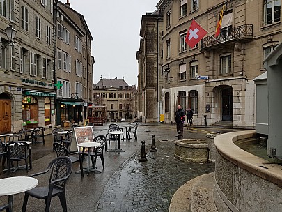 Simon at Place du Bourg-de-Four
Photo:&nbsp;Jim
2018-01-20&nbsp;14.11.27;&nbsp;'2018 Jan 20 14:11'
Original size:&nbsp;4,032 x 3,024; 5,232 kB
2018-01-20 14.11.27 Jim - Simon at Place du Bourg-de-Four.jpeg