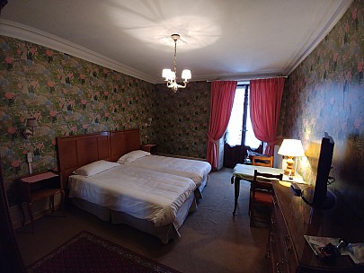 Hotel Richemond room
Photographer;&nbsp;Simon
2018-01-21&nbsp;13.26.49;&nbsp;Metadata time: '2018 Jan 21 13:26'
Original size:&nbsp;4,160 x 3,120; 4,185 kB
Filename: 2018-01-21 13.26.49 LG6 Simon - Hotel Richemond room.jpeg