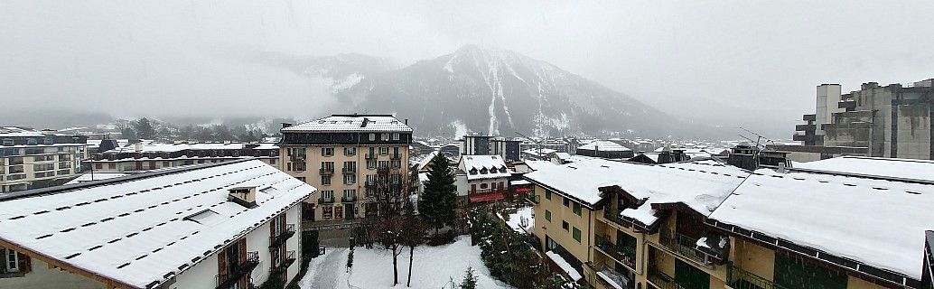 View from Hotel Richemond room
Photographer;&nbsp;Simon
2018-01-21&nbsp;12.26.34;&nbsp;Metadata time: '2018 Jan 21 12:26'
Original size:&nbsp;10,310 x 3,190; 16,727 kB;&nbsp;stitch
Filename: 2018-01-21 12.26.34_HDR LG6 Simon - view from Hotel Richemond room_stitch.jpg