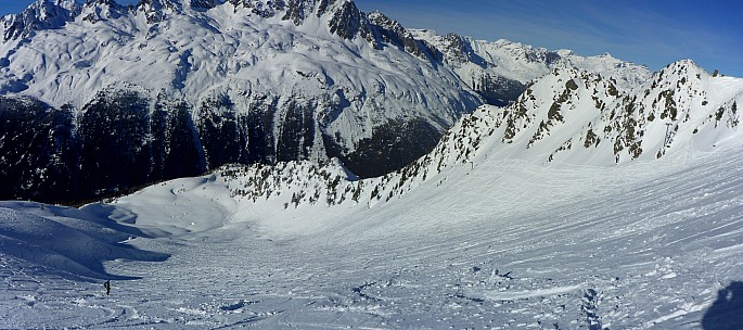 Jim in Chamois bowl
Photographer;&nbsp;Simon
2018-01-23&nbsp;13.50.38;&nbsp;Metadata time: '2018 Jan 23 13:50'
Original size:&nbsp;6,751 x 2,998; 20,489 kB;&nbsp;stitch
Filename: 2018-01-23 13.50.38 Panorama Simon - Jim in Chamois bowl_stitch.jpg