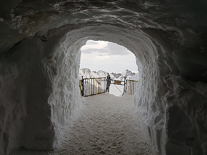 Gate to arête
Photographer;&nbsp;Jim
2018-01-25&nbsp;16.17.01;&nbsp;Metadata time: '2018 Jan 25 16:17'
Original size:&nbsp;4,032 x 3,024; 4,094 kB
Filename: 2018-01-25 16.17.01 Jim - gate to arête.jpeg