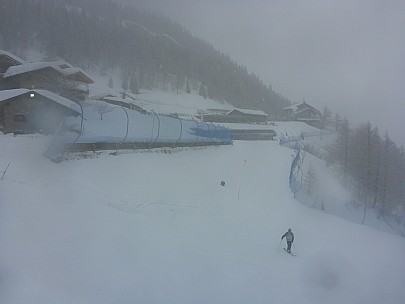 Top of Dolonne run to village
Photo: Simon
2018-01-26 15.40.32; '2018 Jan 26 15:40'
Original size: 4,608 x 3,456; 5,676 kB
2018-01-26 15.40.32 P1020005 Simon - top of Dolonne run to village.jpeg
