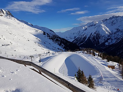 La Flégère La Trappe lift
Photographer;&nbsp;Jim
2018-01-27&nbsp;09.32.10;&nbsp;Metadata time: '2018 Jan 27 09:32'
Original size:&nbsp;4,032 x 3,024; 4,344 kB
Filename: 2018-01-27 09.32.10 Jim - La Flégère La Trappe lift.jpeg
